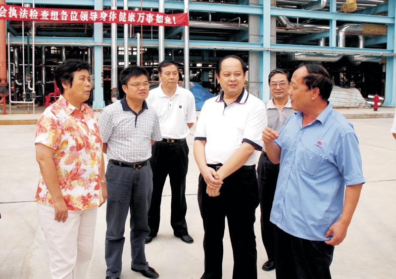 2008年9月10日，湖北省人大常委副主任蔣大國來公司，對公司《勞動合同法》實施情況進(jìn)行檢查